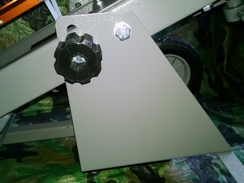 Champion Wheelybird Auto-feed Trap Angle Adjustment Knobs - 1 pair