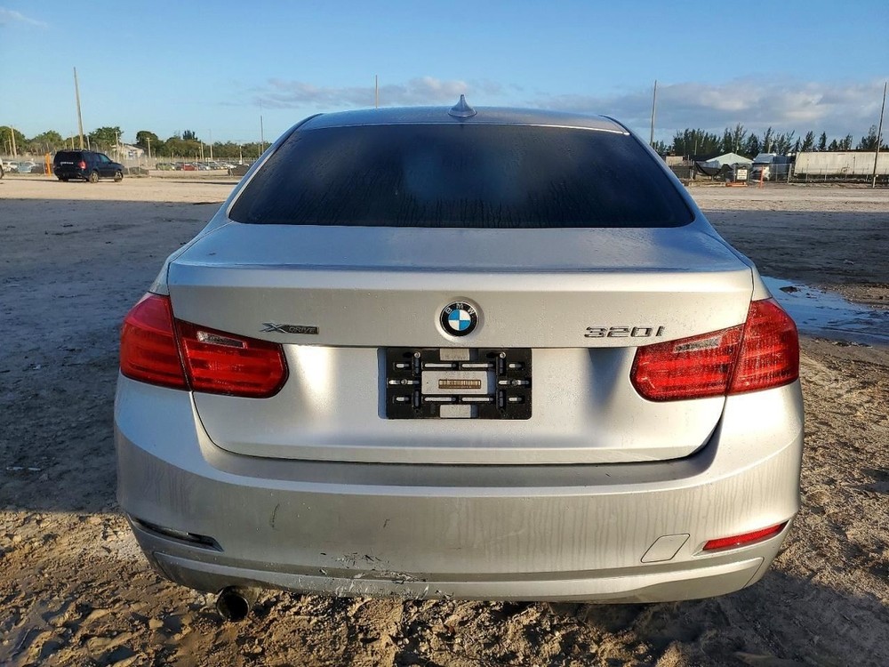 320I 2015 Glove Box 4982380
