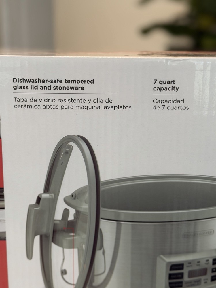 Black & Decker 7-Quart Digital Temperature Probe Slow Cooker (SCD7007SSD).