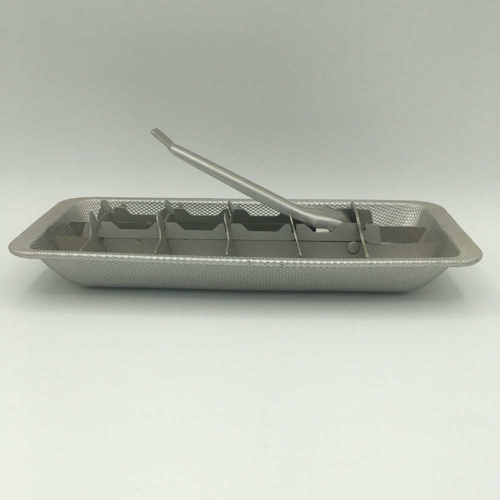 Vintage 18 Cube Aluminum Kitchen Ice Cube Tray with T Handle