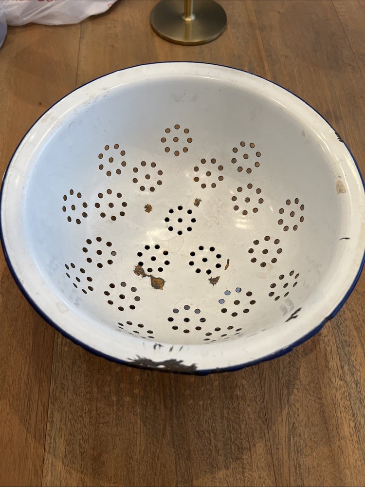 Vintage Large White Enamelware Handled Colander Strainer w/Base 9”x5”