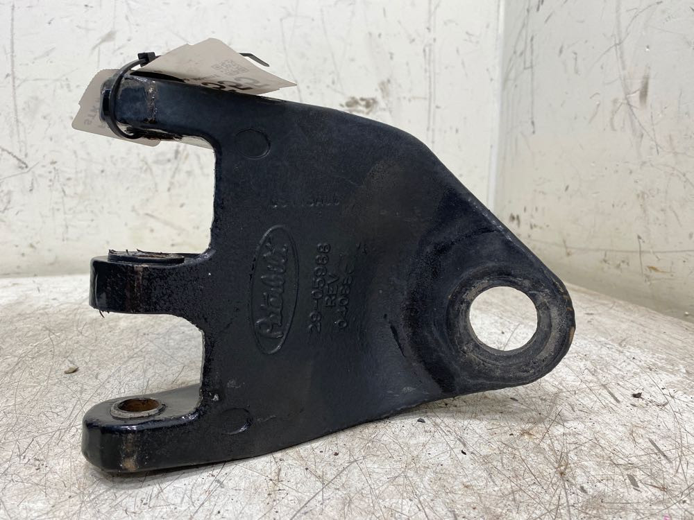 2014 Peterbilt 587 Cab Mount 2905988 (630-10555)