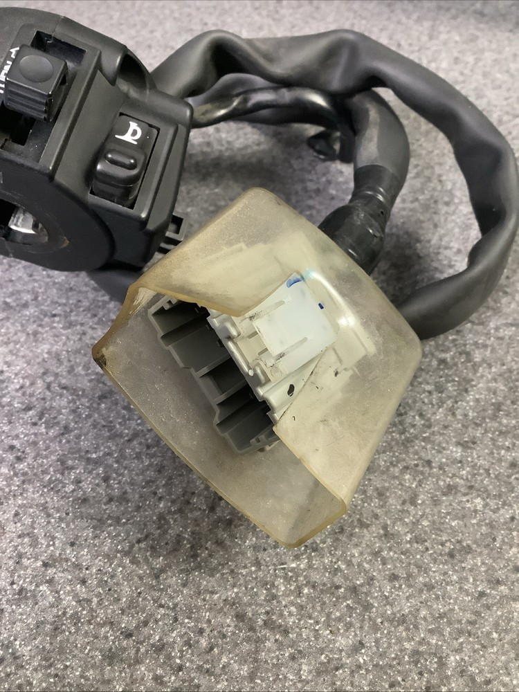 Honda CBR 600RR 2021 Left Side Blinker Switch - 119 H