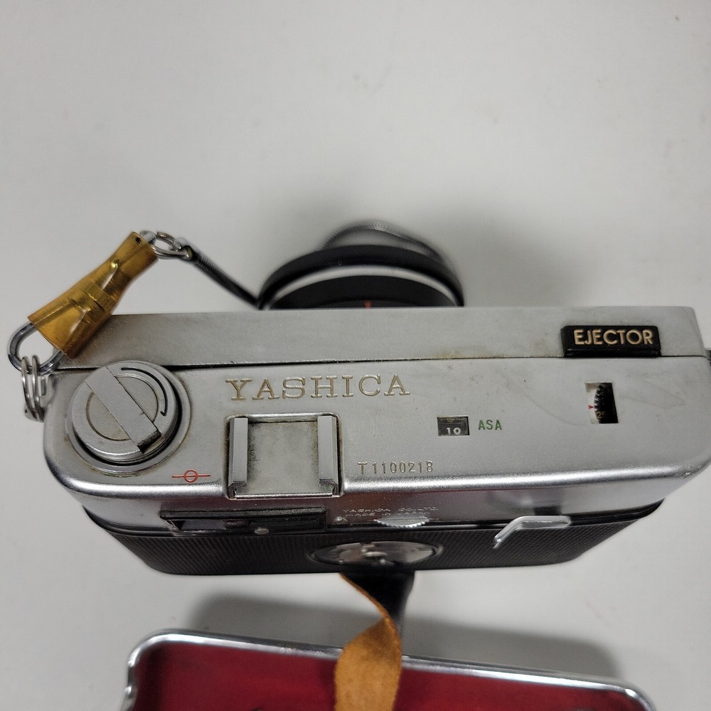 Camera YASHICA Flash-O-Set 35mm Vintage Camera With Case. Untested
