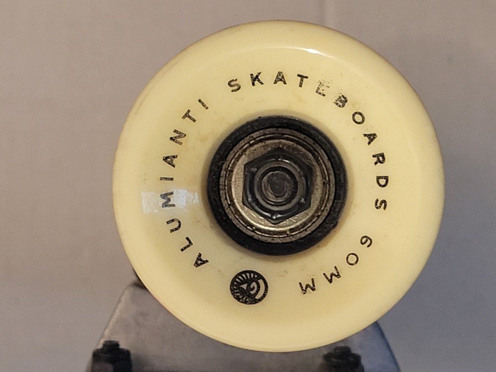 Aluminati Stateboard Rose Design