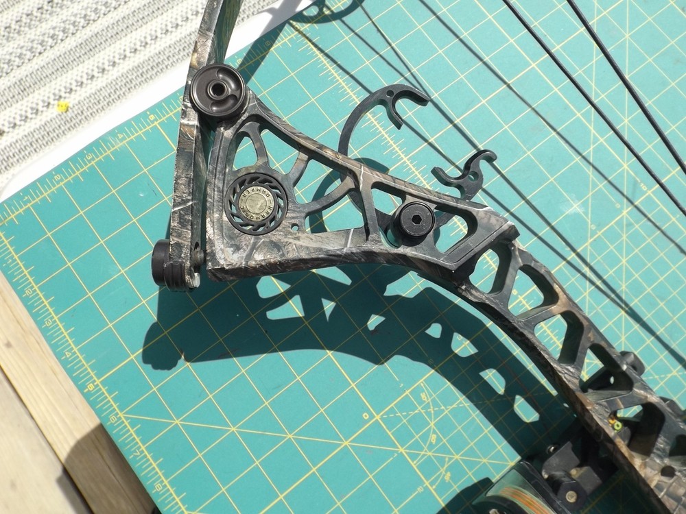 Mathew’s drenalin LD Compound Bow Equipped 70/30 SE3 RH