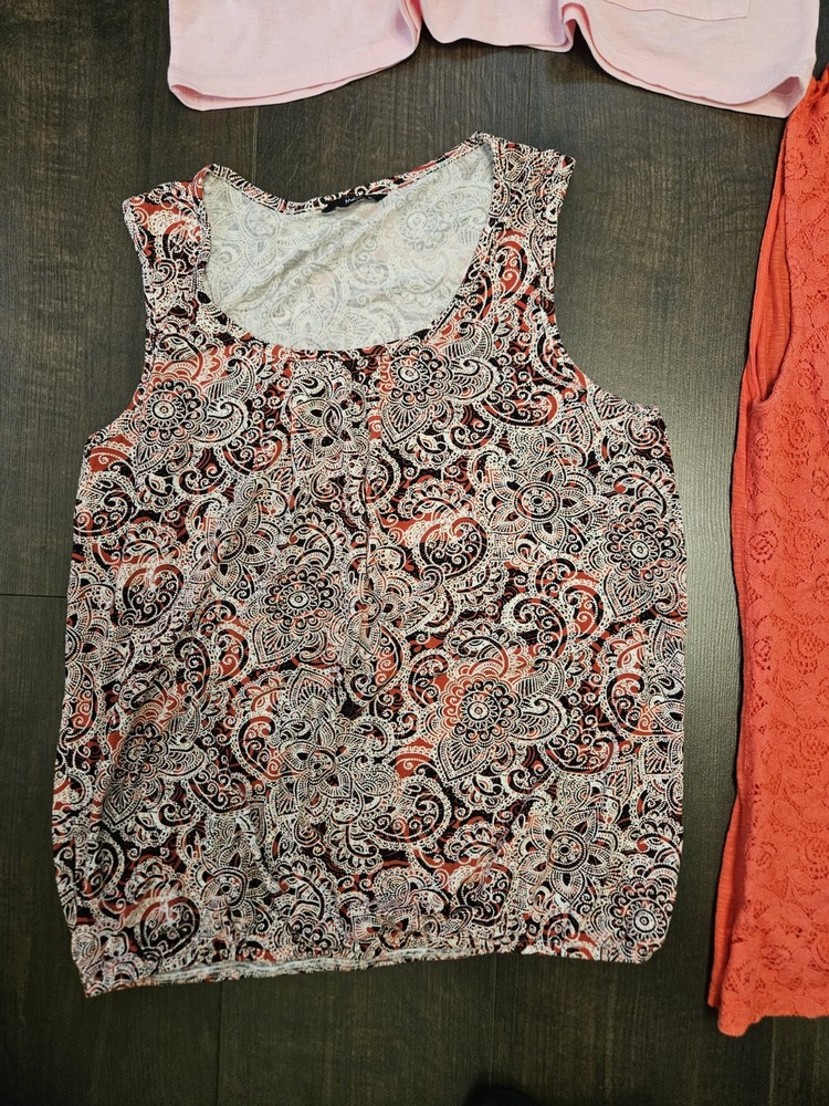 ⭐(no. 357) Ladies / Women Bundle Size 12 top bundle