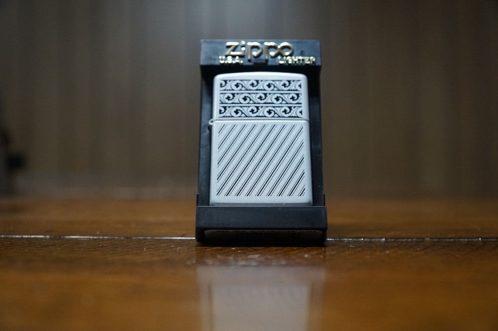 DESIGN QUICKSILVER MATTE ZIPPO LIGHTER MINT IN BOX 1998