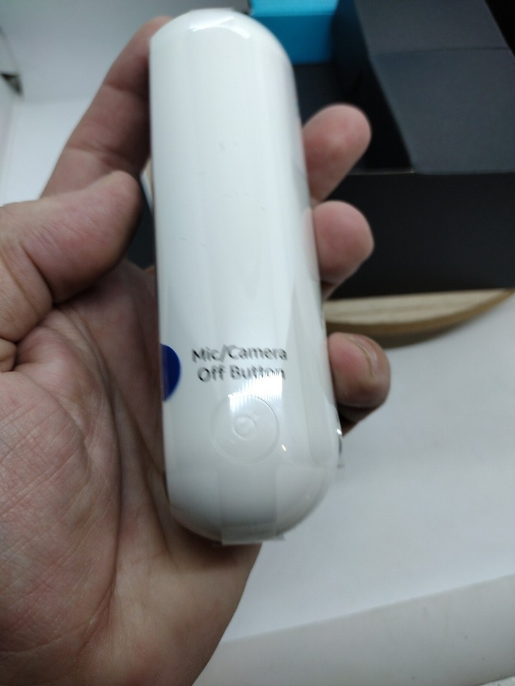 Amazon Echo Look PL67WR- Smart Desk Camera.