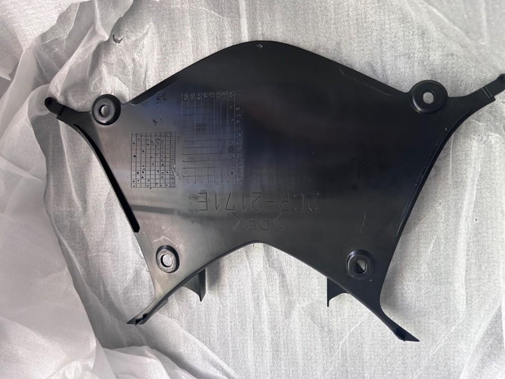 2023 yamaha r1 center seat panel oem