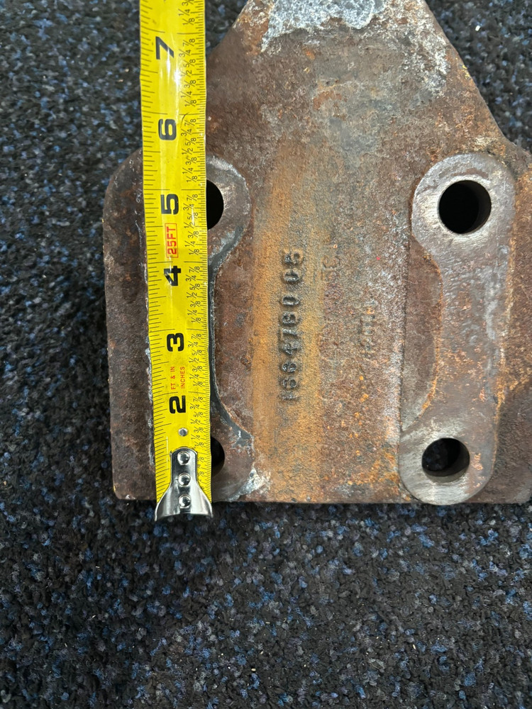 International OEM Rear Engine Mounting Bracket for Cummins Engine 1664760C5