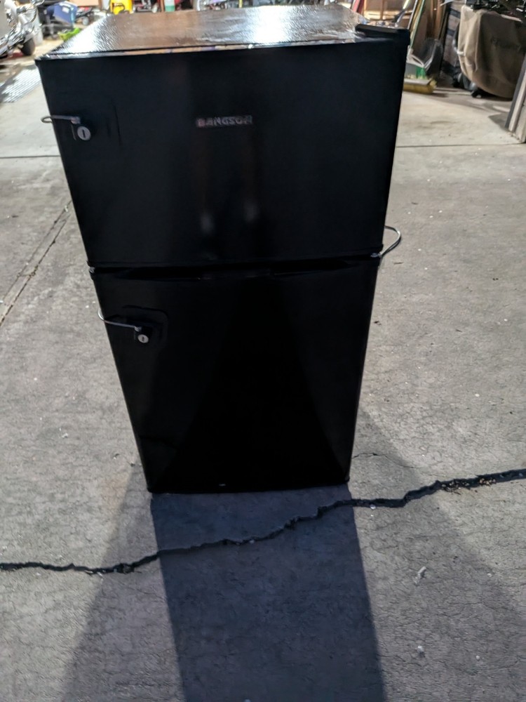 Bangson Black Compact Double Door Fridge, Lockable Doors, Freezer
