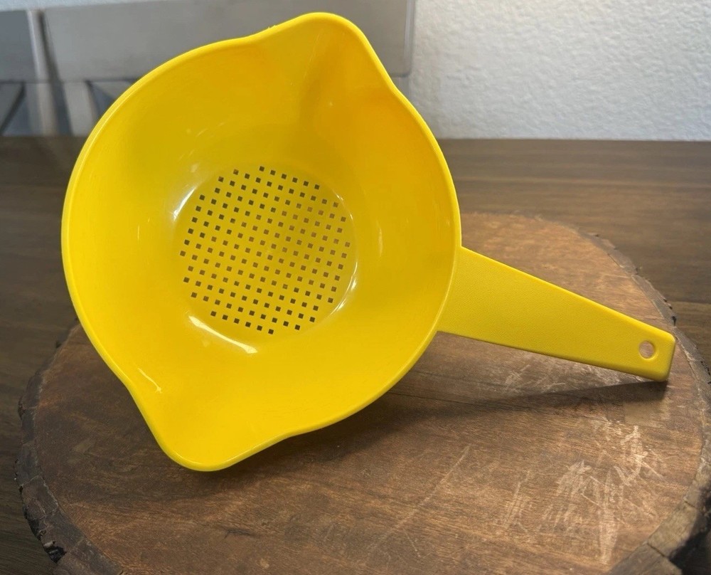 Vintage Tupperware  Yellow 1 Quart Strainer Colander double spout