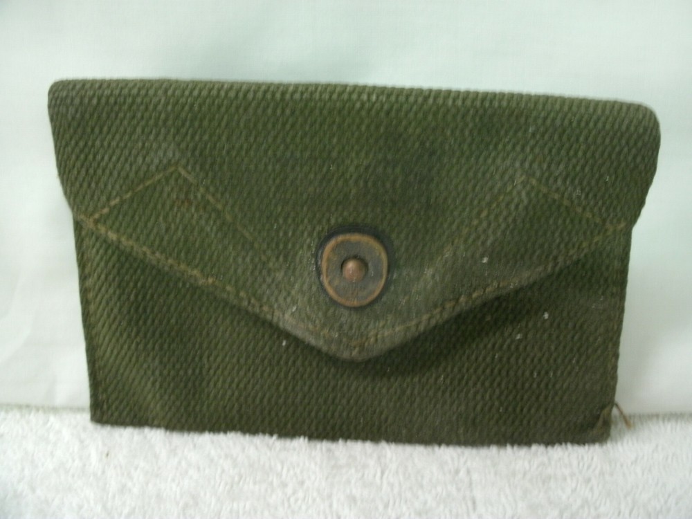MILITARY WWII--First Aid/Utility Pouch--KliKit Pull--- Original Condition