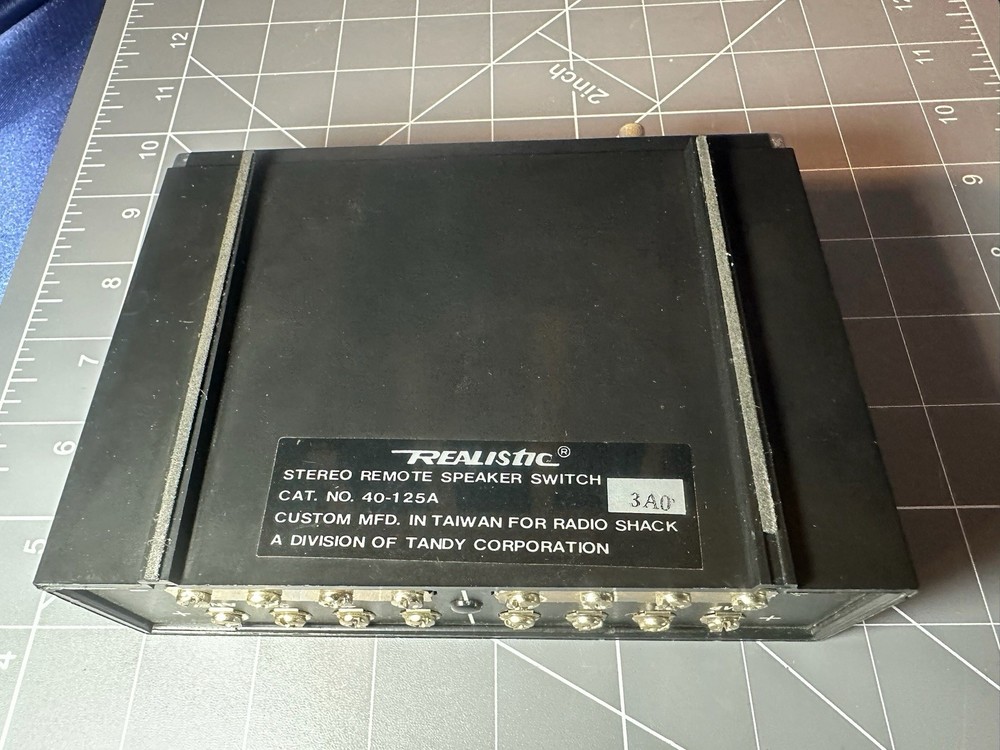 Realistic Stereo Remote Speaker Switch 40-125A Simulated Walnut Grain Finish