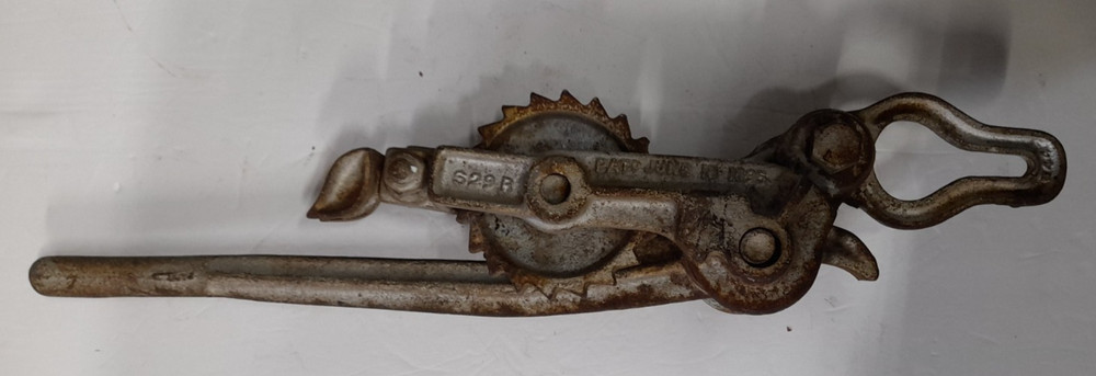 VINTAGE HOG PANEL WIRE STRETCHER 100 + YEARS CAST IRON STEAM PUNK