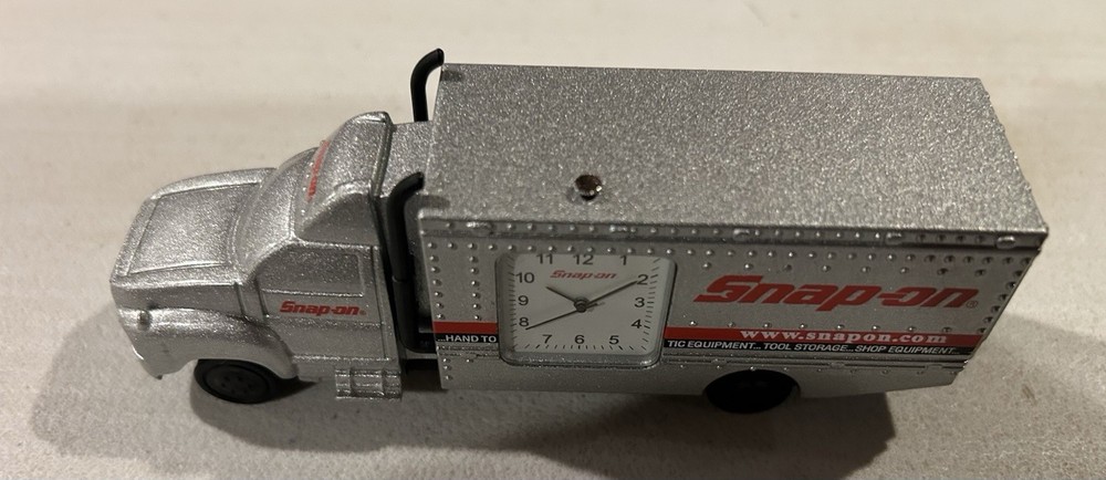 New Snap On Die-Cast Step Van Desk Clock - SSX13T100