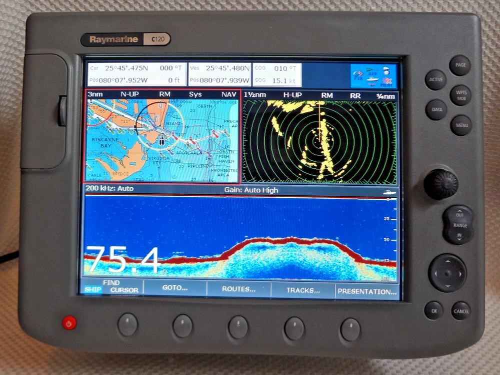 RAYMARINE C120 E02022 GPS CHART PLOTTER FISHFINDER RADAR MFD w/ BAIL MOUNT