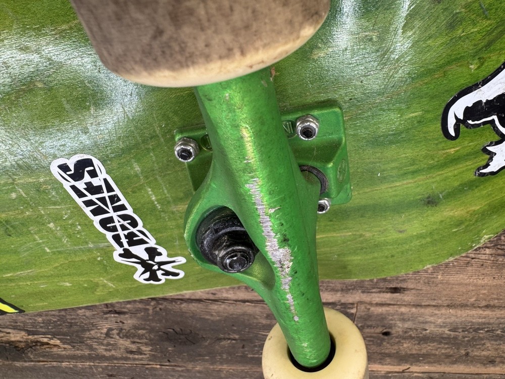 Skateboard With Indepenent Trucks
