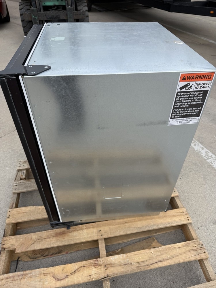 Sub Zero UC-24BA/0 24in Under counter Wine Fridge TESTED WORKING COOLS GREAT