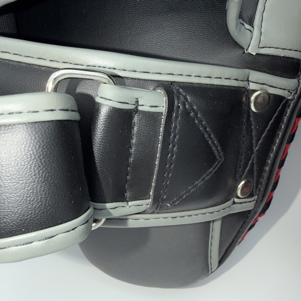Venom Elite Big Focus Mitts In Black & Red