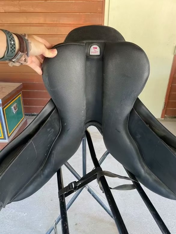 jumping saddle 17 used