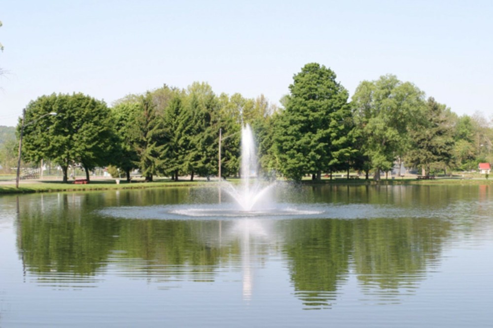 1.2 HP CasCade 5000 Floating Pond Fountain Aerator  100ft Cord,  Light & Timer!!