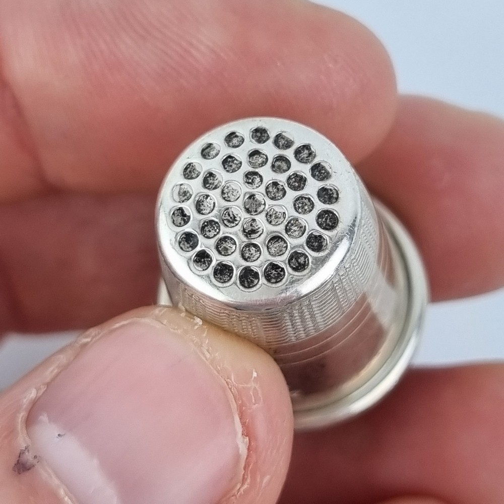 Vintage Solid Silver Thimble Birmingham 1982 W I Broadway & Co