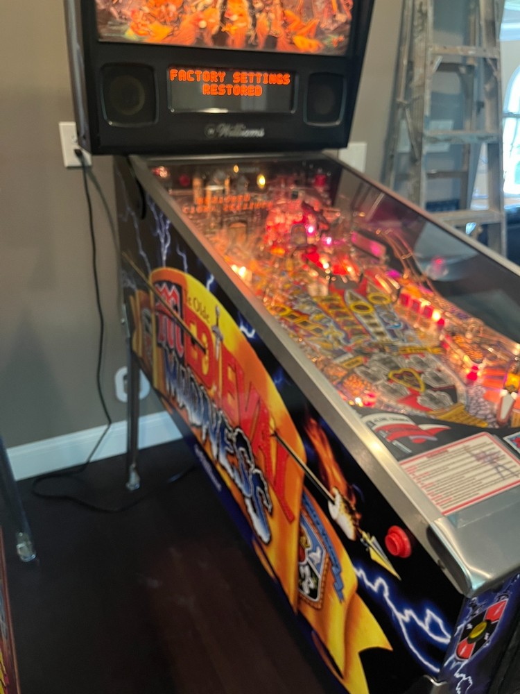 MEDIEVAL MADNESS Pinball Machine - Completely restored condition