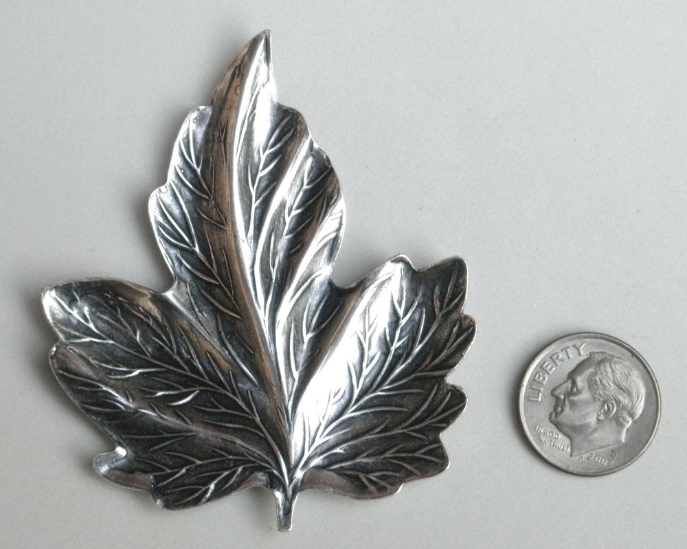 #5008RS LARGE ANTIQUED STERLING SILVER PLATED MAPLE LEAF - 1 Pc
