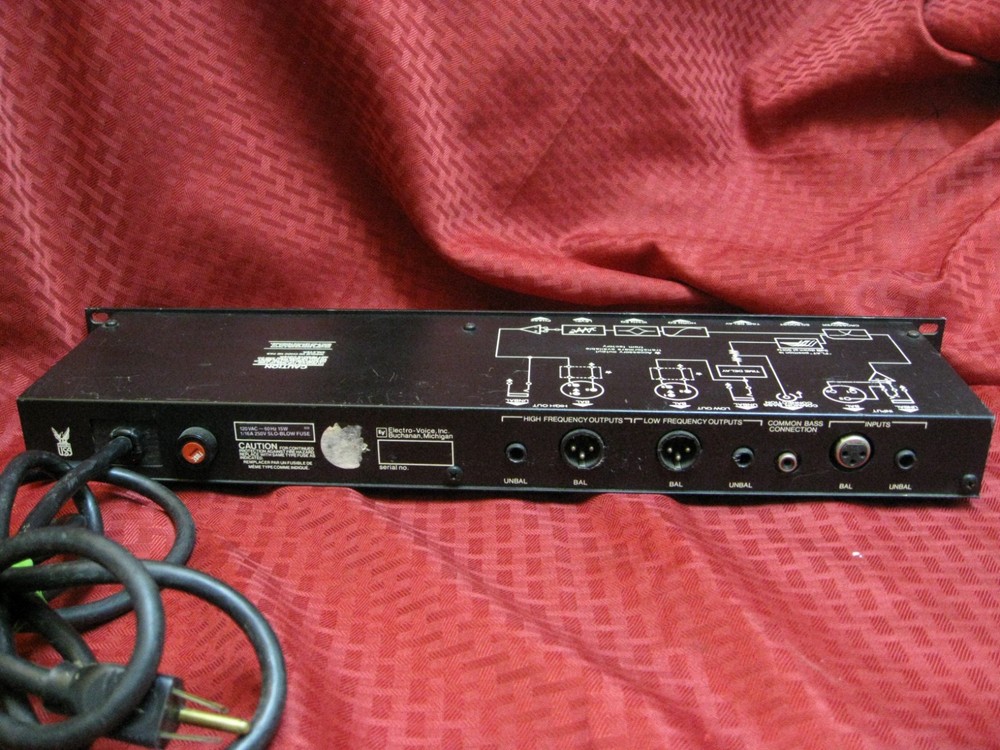 PAIR Electro-Voice (EV) XEQ-2 Electronic rackmount Crossover/Equalizer tested