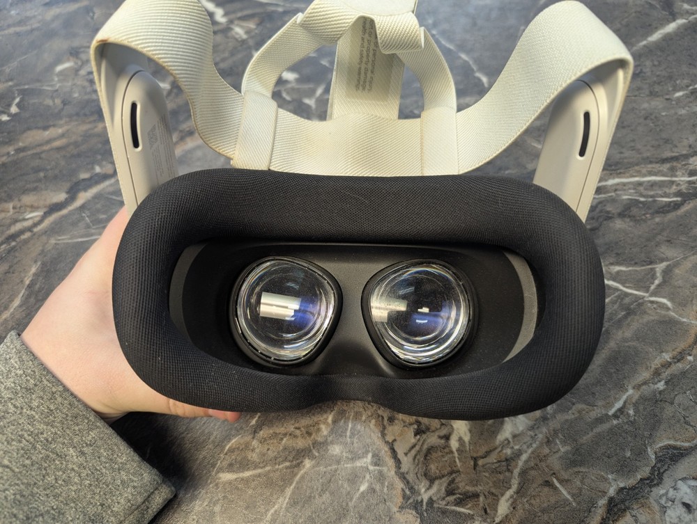 Meta Oculus Quest 3S - 128GB VR Headset with Controllers