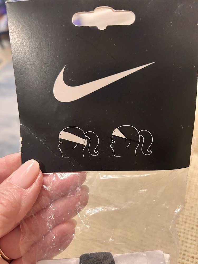NWT Nike Black and White Athletic Headband