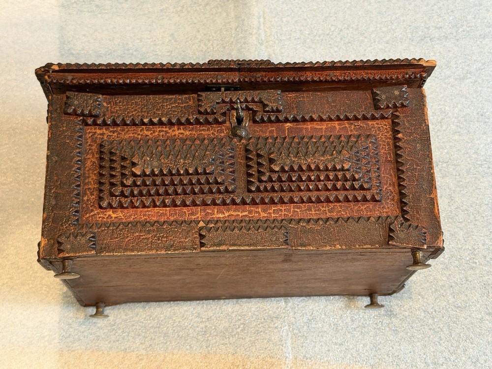 Primitive Tramp Box