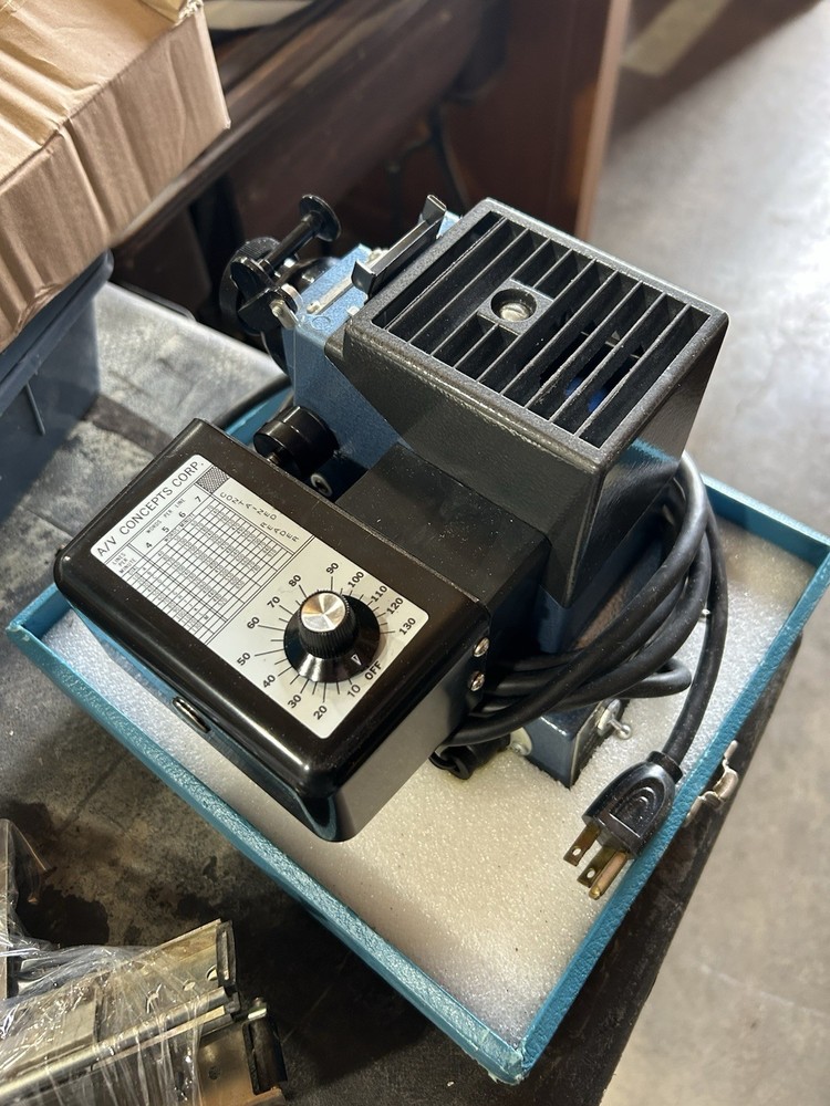 A/V Concepts Corp. Slide Projector Model 9049 Adjustable Timer Lamp Fan Controls