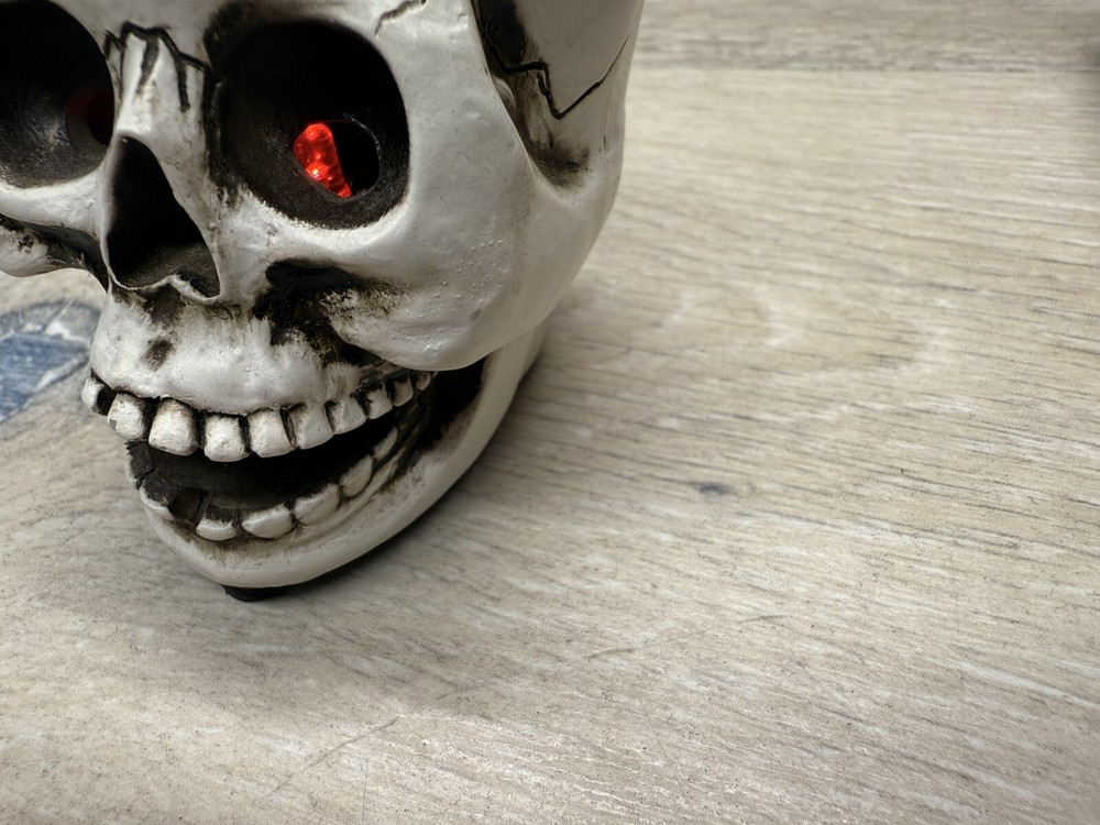 2012 RETIRED YANKEE CANDLE LED LIGHTED TEA LIGHT SKULL 2”