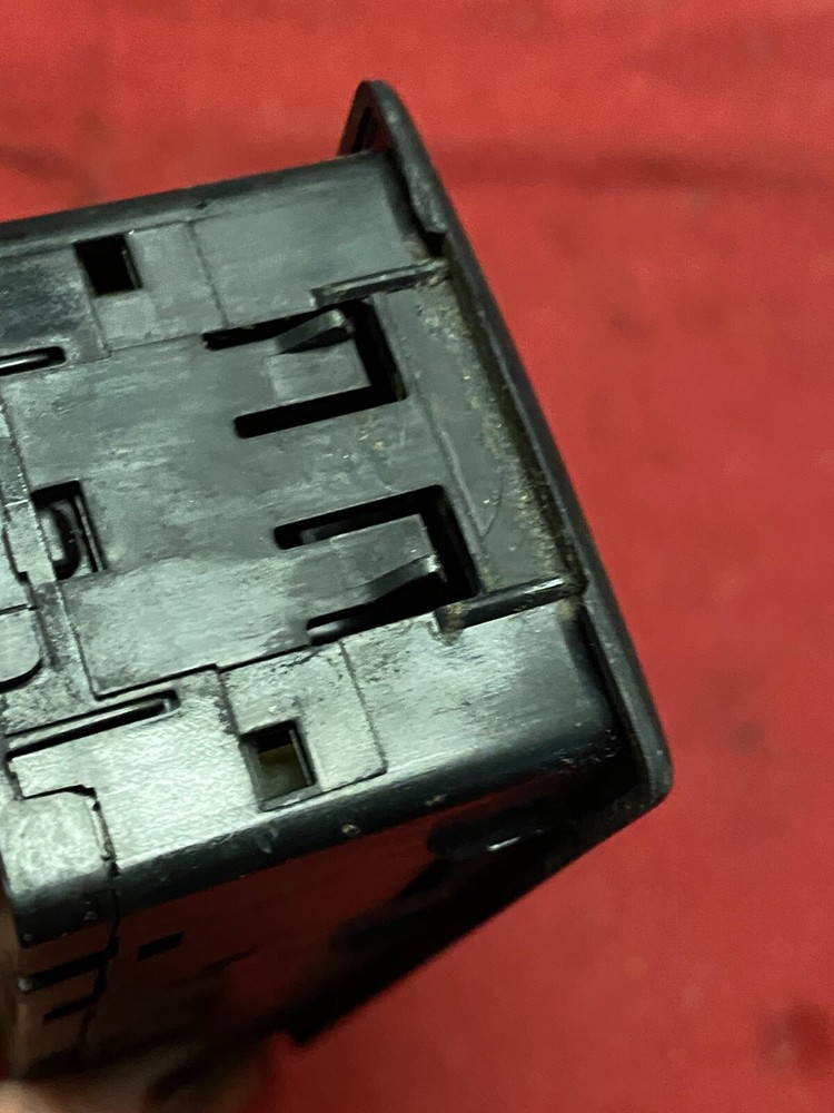 FREIGHTLINER PASSENGER DOOR WINDOW SWITCH ELECTRICAL, A66 09200 000