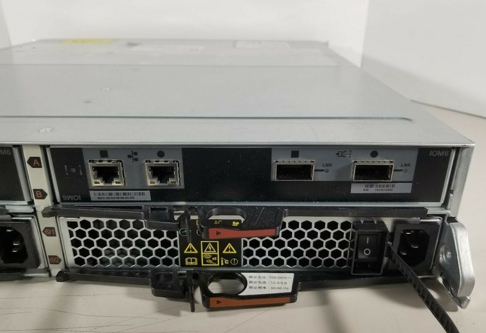 NetApp 24 Bay Disk Array NAJ1001 with 2x IOM6 controllers 2x PSU