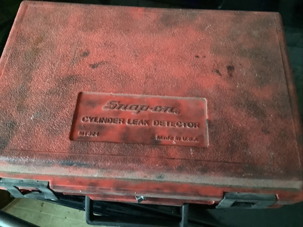 Snap-On Cylinder Leak Detector MT 324
