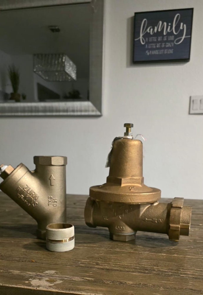 Zurn Wilkins 500XL 2in. 300 psi Cast Bronze FNPT Pressure Reducing Valve