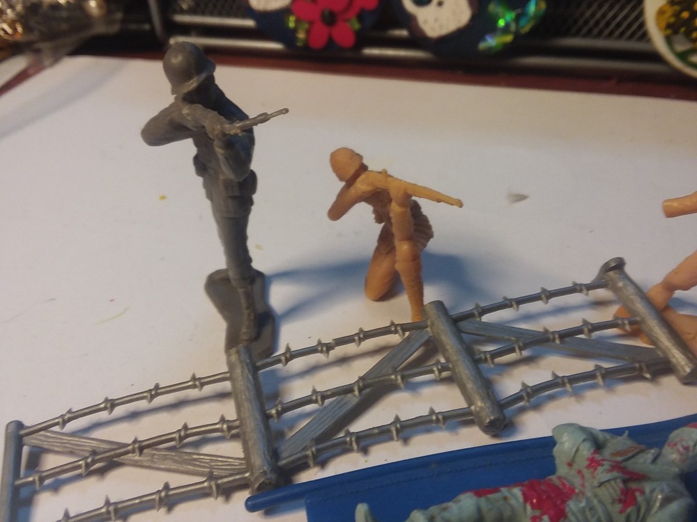 Ca. 1960 Plastic 2" WWII Soldiers
