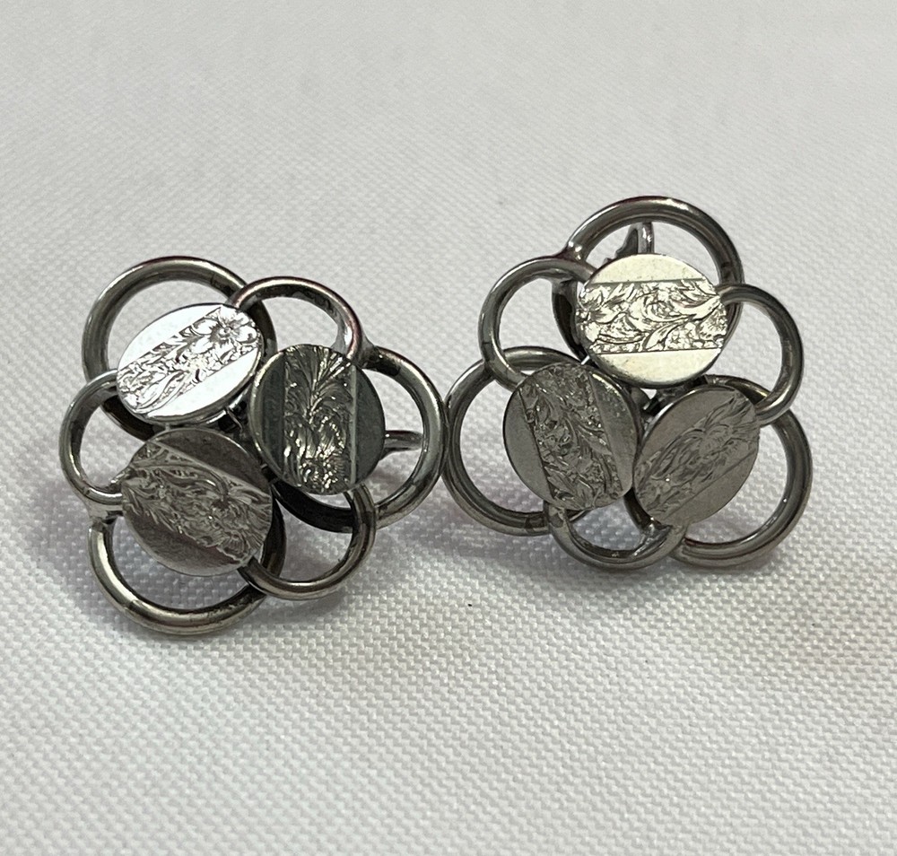 Vintage Sarah Coventry Silver Tone Circle Clip On Earrings
