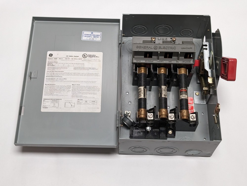 GENERAL ELECTRIC TH3361 Model 10 Safety Switch (USED).