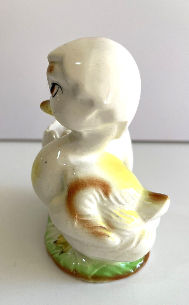 Vintage Ceramic Decorative Easter Egg Holder With Cute Duckling