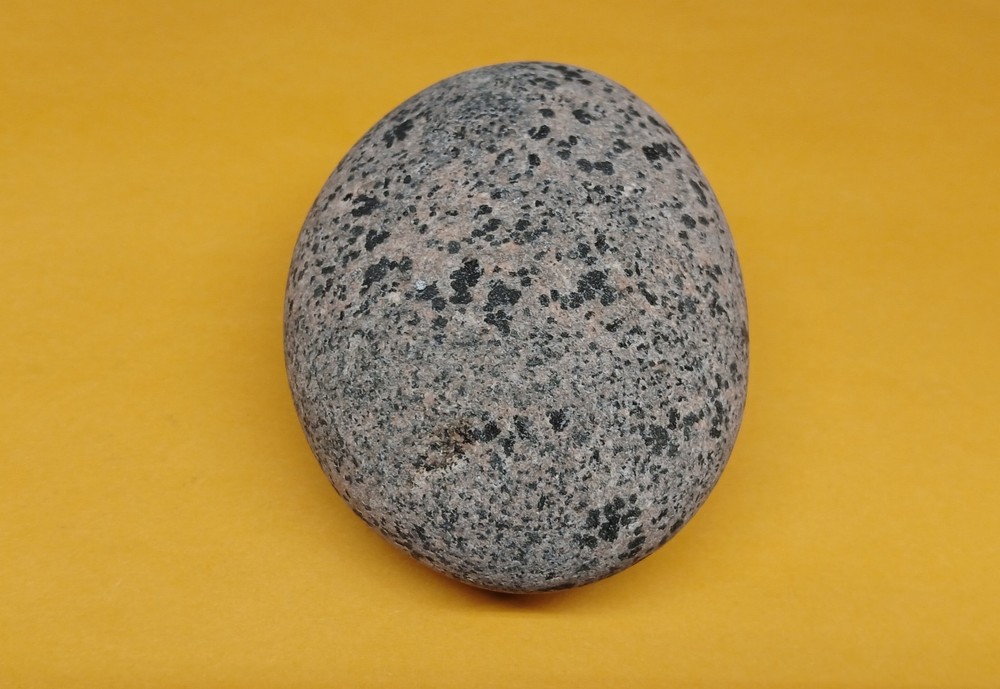 Fluorescent Sodalite ( Yooperlite ) 12.5 oz. A Nice Bright Yooperlite
