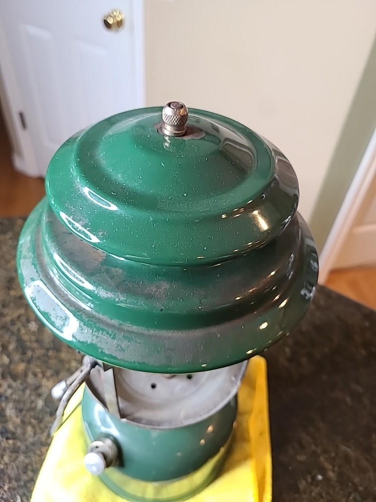 1972 Coleman Lantern Model 220F NEEDS A GLOBE Works!