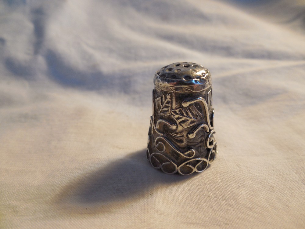Vintage Taxco sterling silver thimble leaf design