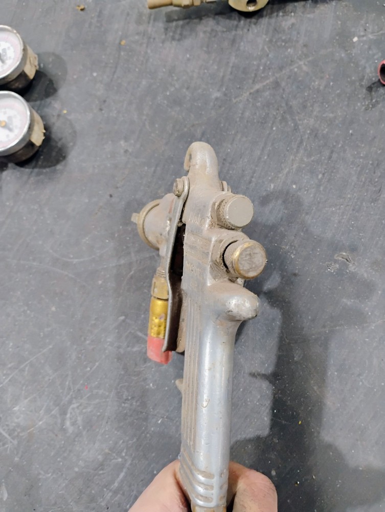 Binks Model 62 paint gun used, everything works freely