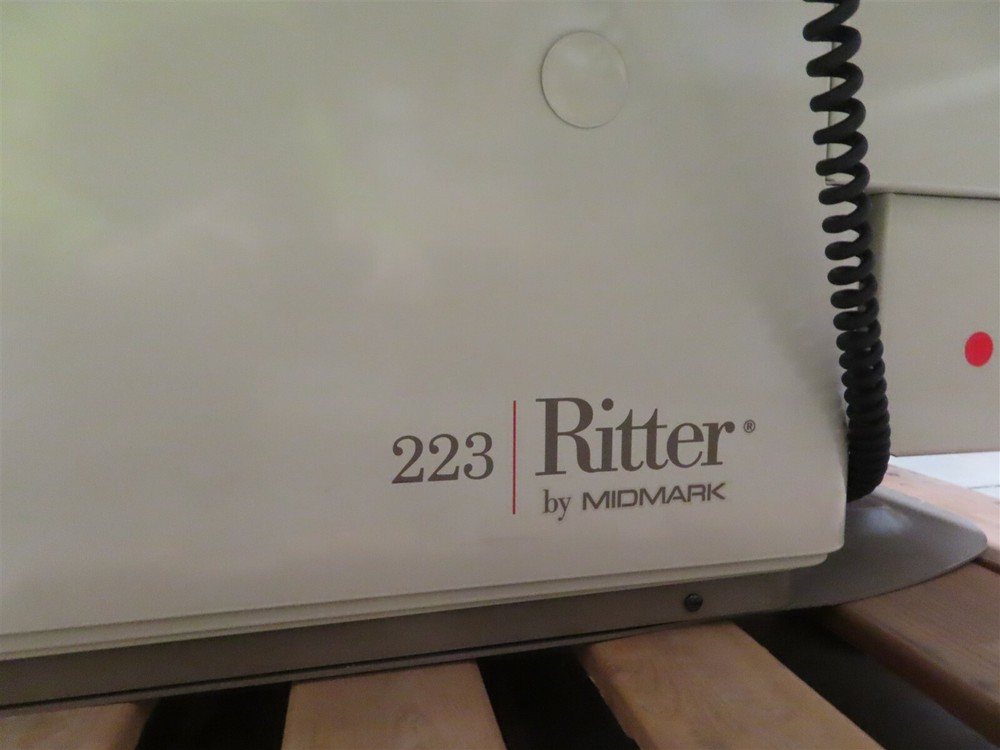 Midmark Ritter 223 Exam/Treatment table with Footswitch