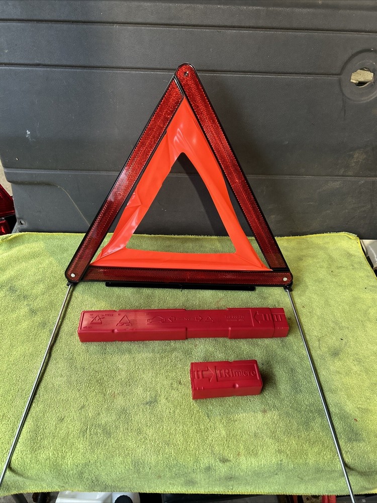 Audi A3 Sportback 8p Warning Triangle 7L0860251